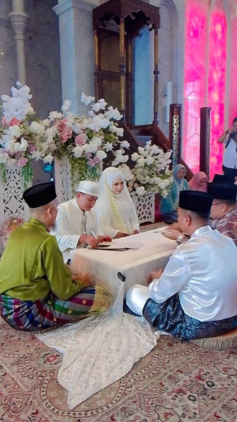 Ijab Qobul Anggyar Muhamad Yahya, S.Si. dan Sasa Fitarda, S.IP. Berlangsung Khidmat dan Punuh Nuansa islami